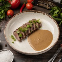 Копченый ростбиф из косули с кремом из кедровых орехов 130 г