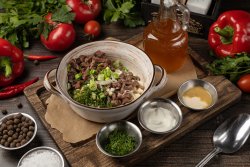 Окрошка на квасе с языком и ростбифом 500 г